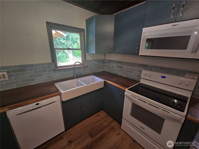 Check our your brand new kitchen. New appliances, new counters, new cabinets... | Image 10