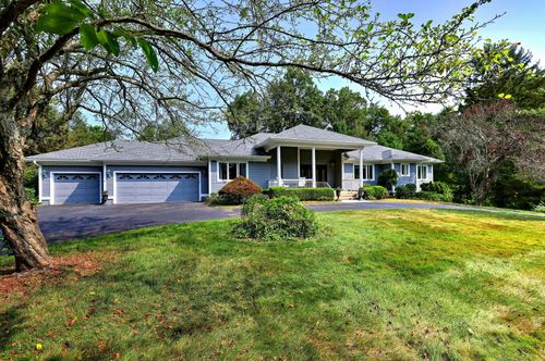 17 Bunker Hill Rd, Woodbridge, CT, 06525-2508 | Card Image