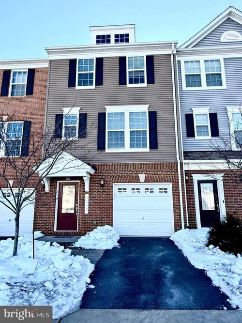 8405 Girvan Ct, MANASSAS, VA, 20109-4280 | Card Image