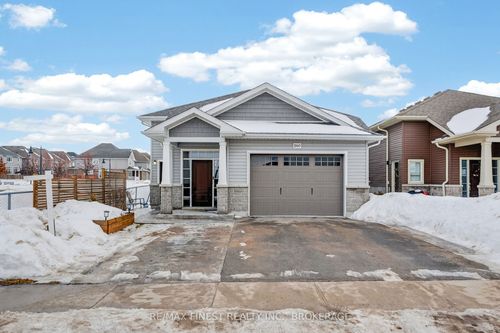 1060 Rosanna Ave, Kingston, ON, K7P0N1 | Card Image