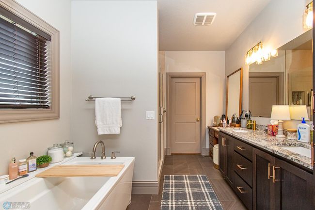 Primary Bathroom | Image 40