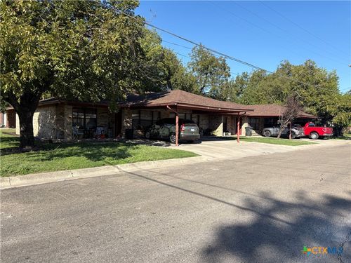 306 S Walnut St, Lampasas, TX, 76550-2704 | Card Image
