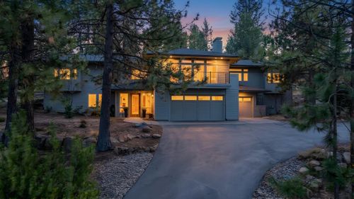 2589 Nw Champion Cir, Bend, OR, 97703-8692 | Card Image