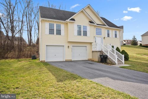 2320 Tower Ave, WINCHESTER, VA, 22601-2736 | Card Image