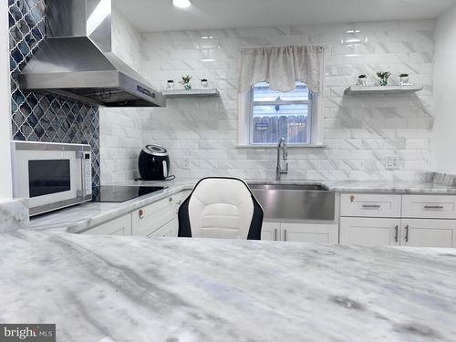 2520 S 5th St, PHILADELPHIA, PA, 19148-4619 | Card Image