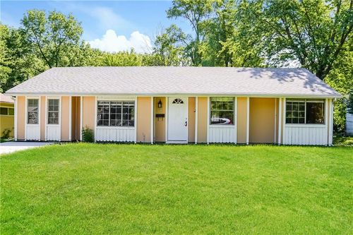 10815 Bennington Ave, Kansas City, MO, 64134-2704 | Card Image