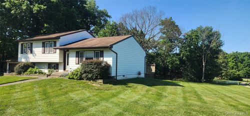 13 Amy Rd, Washingtonville, NY, 10992-1930 | Card Image