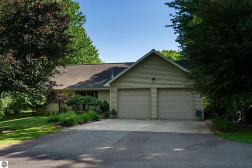 1083 El Camino Grande, Lake Isabella, MI, 48893-9600 | Card Image