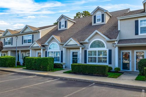 121 Willow Ln, Valley Stream, NY, 11580-7013 | Card Image