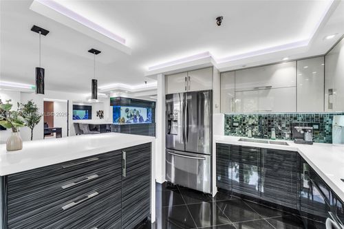 apt-326-665 Ne 195th St, Miami, FL, 33179-3318 | Card Image