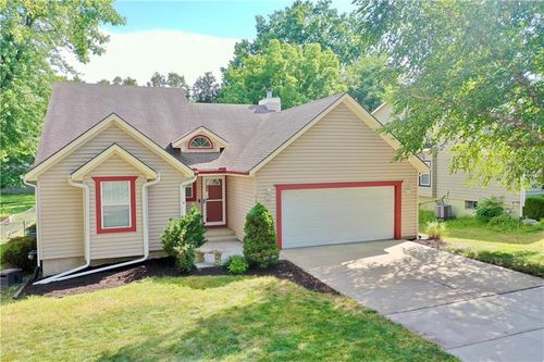319 Ne Orchard St, Lees Summit, MO, 64063-2424 | Card Image
