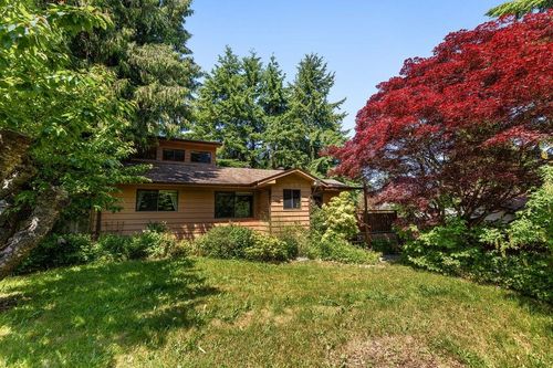 1064 Rosamund Rd, Gibsons, BC, V0N1V3 | Card Image