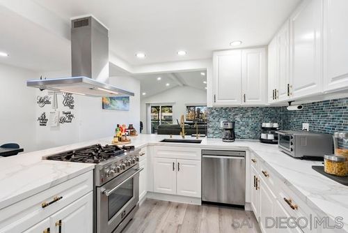 4976 Arroyo Lindo Ave, San Diego, CA, 92117-1601 | Card Image