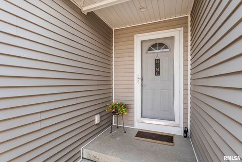 610-610 Prairie Meadow Dr, Blue Grass, IA, 52726-8500 | Card Image