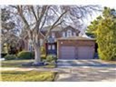 2084 Pineview Dr, House other with 4 bedrooms, 4 bathrooms and 4 parking in Oakville ON | Image 1