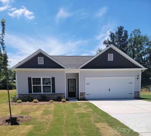 1066 Russell Dr, Winston Salem, NC, 27127-4955 | Card Image