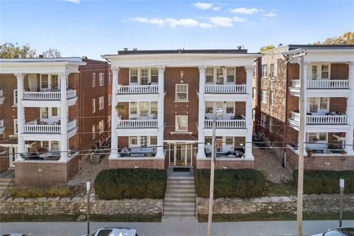 3w-311 E 43rd St, Kansas City, MO, 64111-1797 | Card Image
