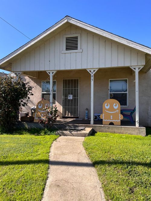 995 S Hope Ave, Reedley, CA, 93654-3736 | Card Image