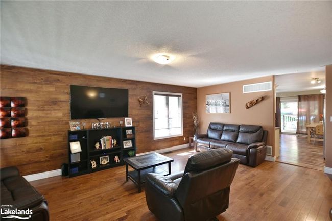 36 47 Th St S, House other with 5 bedrooms, 3 bathrooms and 6 parking in Wasaga Beach ON | Image 6