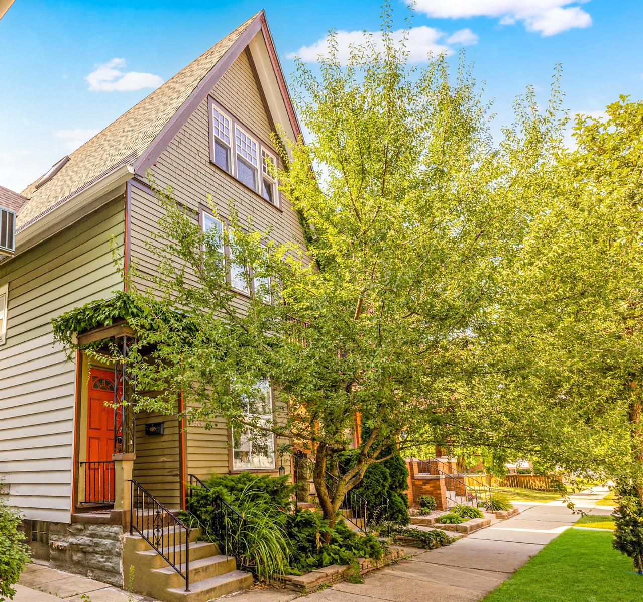 Astor St, Milwaukee, WI 53202