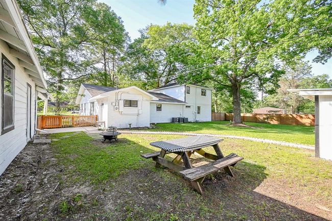 The backyard is a great place to hang out, while still allowing plenty of space to add your personal touches and create your own oasis. | Image 30