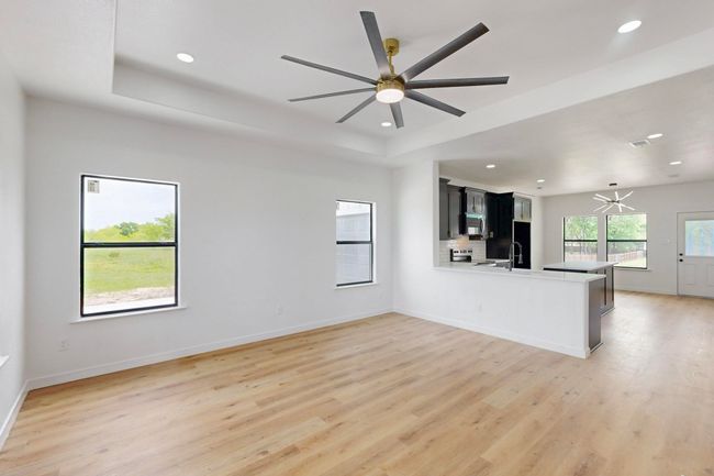 911 E Calhoun St, House other with 3 bedrooms, 2 bathrooms and null parking in Rice TX | Image 8