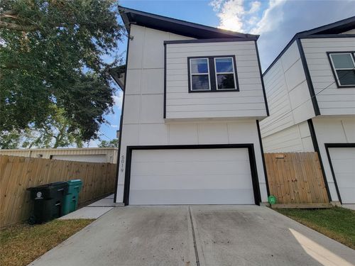 5019 Creekmont Dr, Houston, TX, 77091-5141 | Card Image