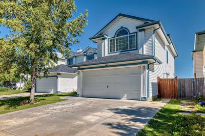 7281 Laguna Way Ne, House detached with 4 bedrooms, 3 bathrooms and 4 parking in Calgary AB | Image 2