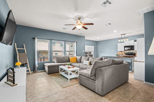 279 Circle Way, Jarrell, TX, 76537-0059 | Card Image