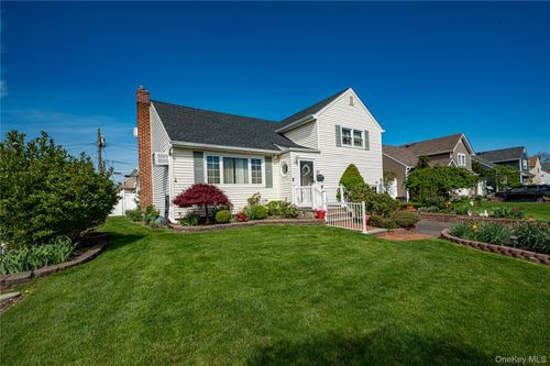 1 Marlboro Ave, Massapequa, NY, 11758-2428 | Card Image