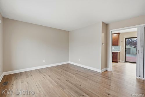 502 Girard Ave, Royal Oak, MI, 48073-3679 | Card Image