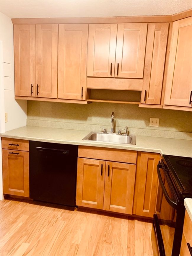 APT-7 - 5 Woodsum Dr, Condo with 2 bedrooms, 1 bathrooms and 1 parking in Braintree MA | Image 7