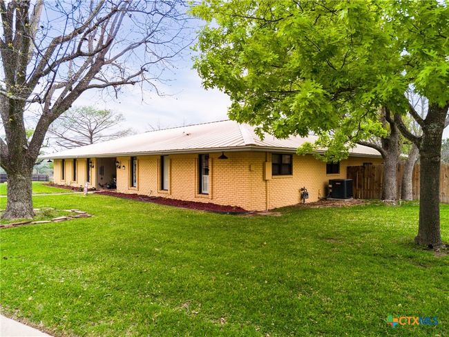 Side yard | Image 39