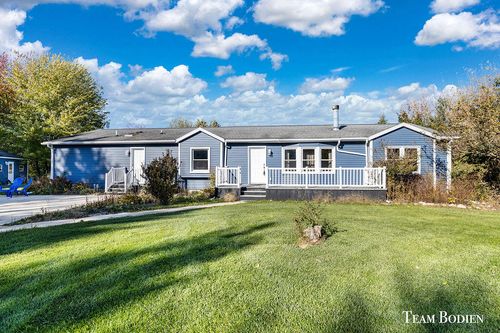 13132 Jackson Rd, Lake Odessa, MI, 48849-9595 | Card Image