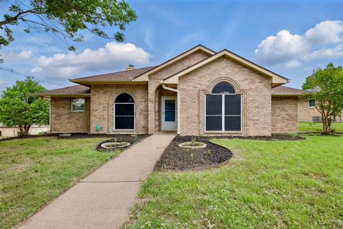 560 Dandelion Dr, Cedar Hill, TX, 75104-4735 | Card Image