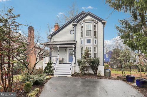 8413 Hollis Ln, VIENNA, VA, 22182-5155 | Card Image