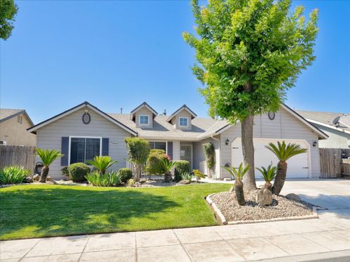 5373 W Dayton Ave, Fresno, CA, 93722-7157 | Card Image