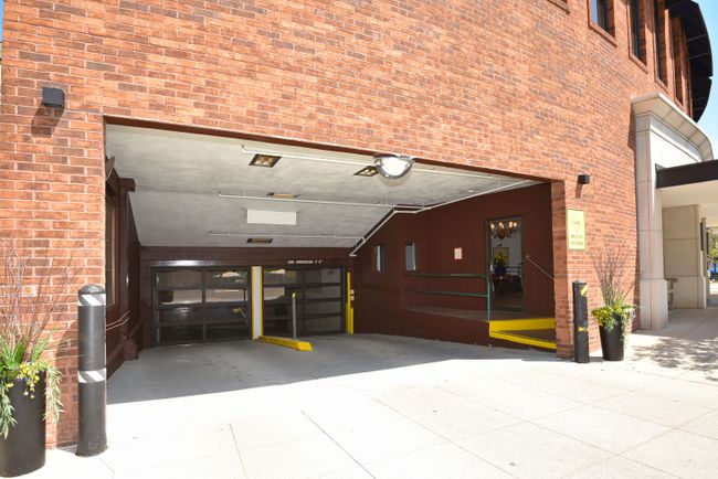 APT-302 - 211 E Merrill St, Condo with 3 bedrooms, 2 bathrooms and null parking in Birmingham MI | Image 6