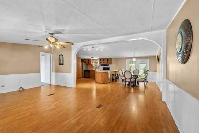 Entry/Living Room | Image 8
