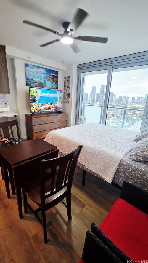 2208r-1500 Rycroft St, Honolulu, HI, 96814 | Card Image