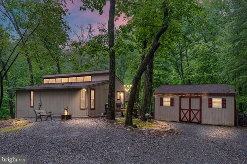 211 Cayuga Trl, HEDGESVILLE, WV, 25427-7405 | Card Image