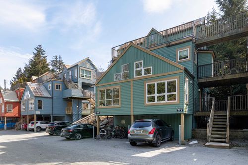 4-2028 Innsbruck Dr, Whistler, BC, V8E0B5 | Card Image