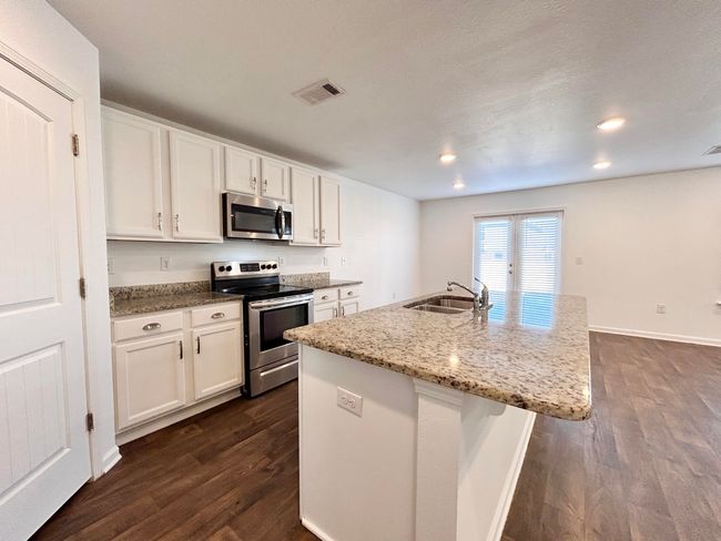 10 Kitchen | Image 11