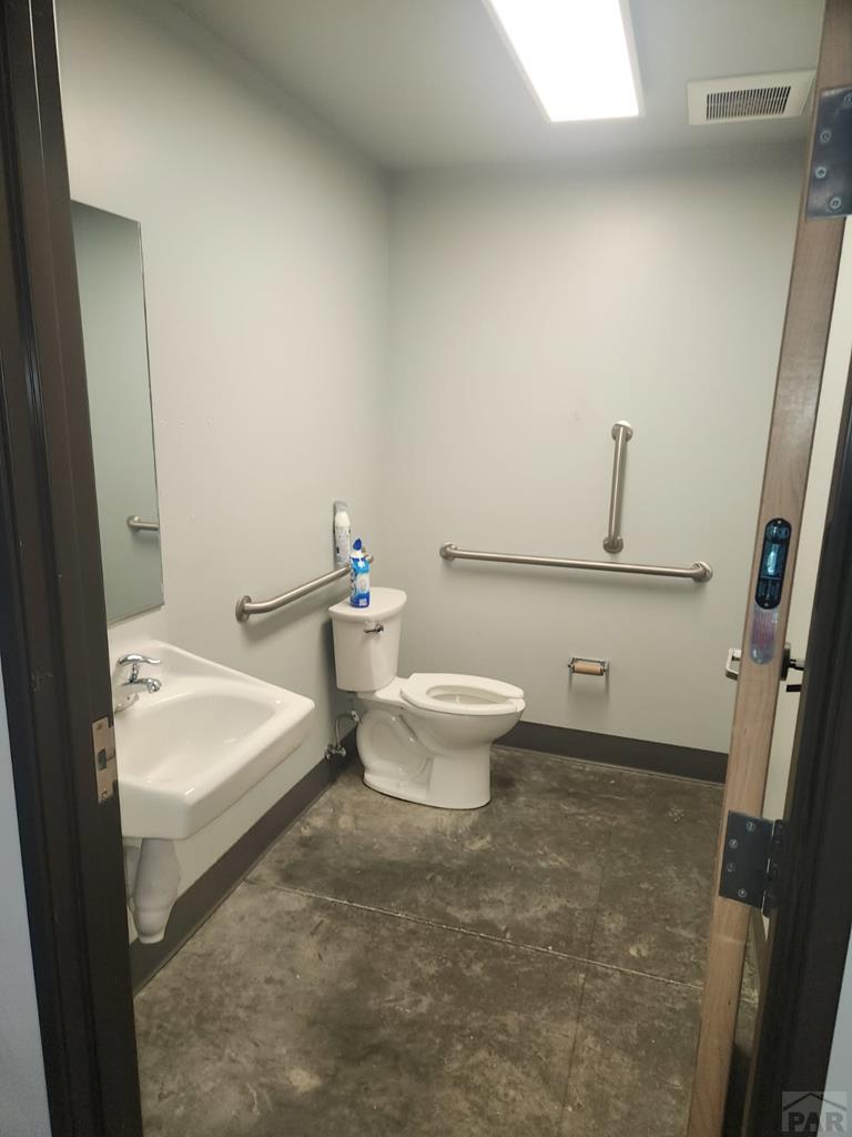 Commercial Lease in Pueblo West 2