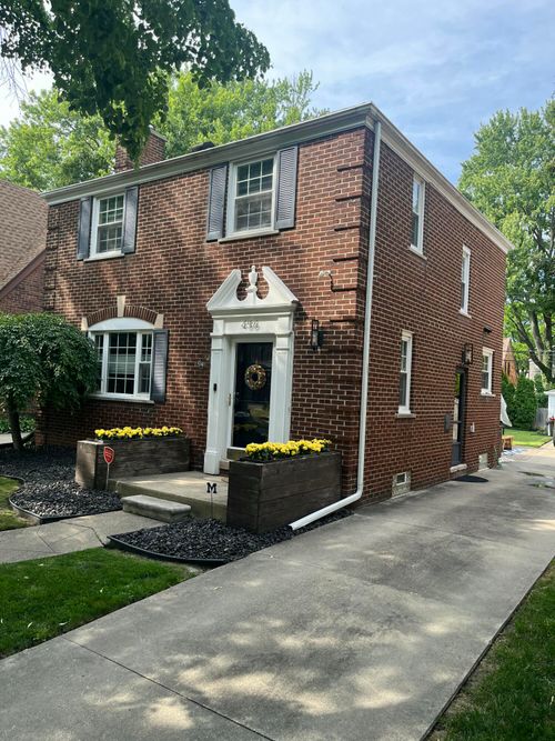 456 Manor St, Grosse Pointe Farms, MI, 48236-3230 | Card Image