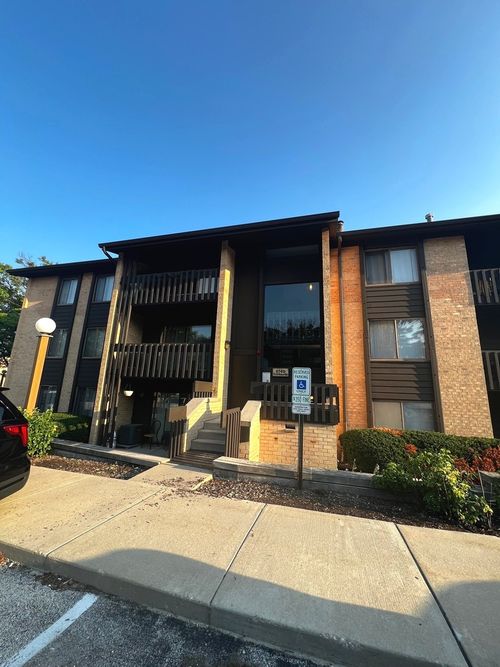 104-6149 Knoll Wood Ct, Willowbrook, IL, 60527 | Card Image