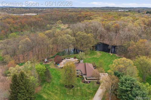 7527 Koby Ct, White Lake, MI, 48383-3054 | Card Image