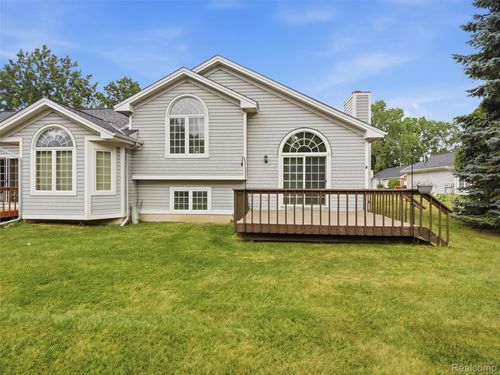6346 Squire Lake Dr, Flushing, MI, 48433-2381 | Card Image