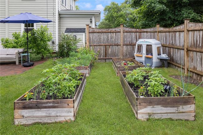204 8 Th St, House other with 3 bedrooms, 2 bathrooms and 3 parking in Providence RI | Image 42
