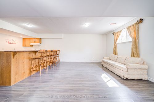 113 Oak Ave, Richmond Hill, ON, L4C6R6 | Card Image